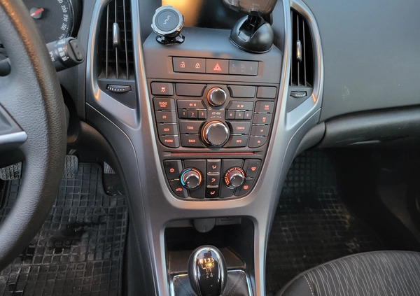 Opel Astra cena 28900 przebieg: 156000, rok produkcji 2015 z Borne Sulinowo małe 79